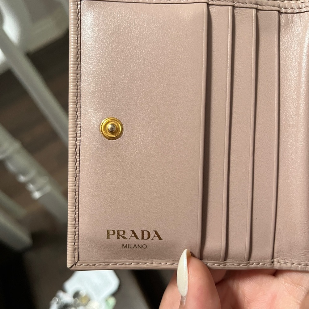 Prada bifold wallet - Picture 2 of 8